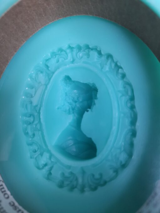Georgian Cameo Silicone Mould - 90g - Image 2