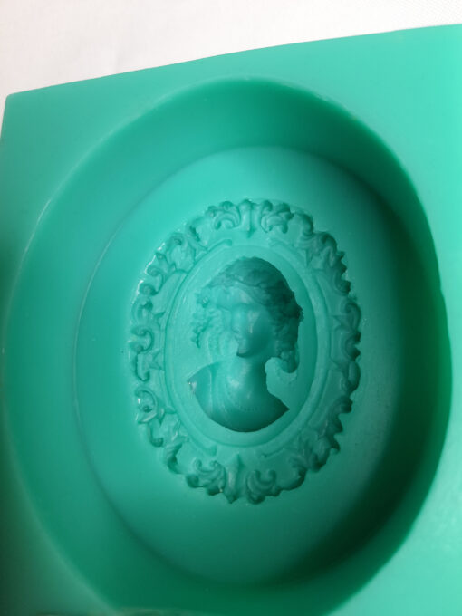 Victorian Cameo Silicone Mould - 92g - Image 2
