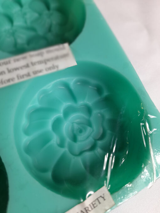 4 in 1 Flower Variety Mould - 320g - Image 5